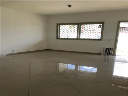 Casa à Venda